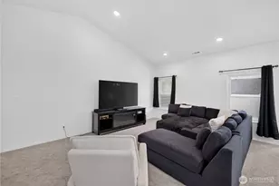 704 Regina Pl, Grandview, WA 98930 - Photo 5