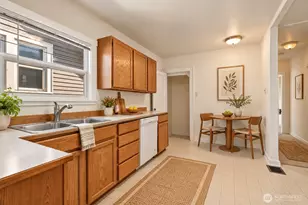 511 N 71st St, Seattle, WA 98103 - Photo 9