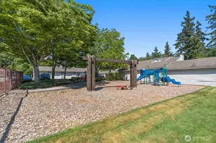 23339 Cedar Way, Mountlake Terrace, WA 98043 - Photo 27