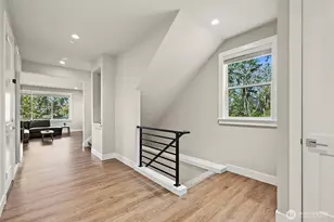 11030 SE 60th Ln, Bellevue, WA 98006 - Photo 3