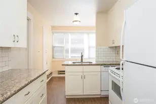 1012 Queen Anne Ave N, Seattle, WA 98109 - Photo 15