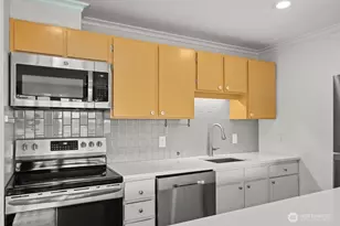 303 N 44th St, Seattle, WA 98103 - Photo 15