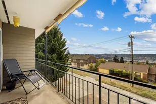 303 N 44th St, Seattle, WA 98103 - Photo 3