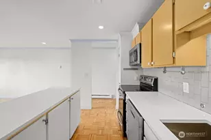 303 N 44th St, Seattle, WA 98103 - Photo 13