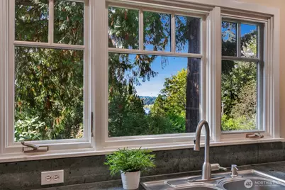 6720 W Mercer Way, Mercer Island, WA 98040 - Photo 11
