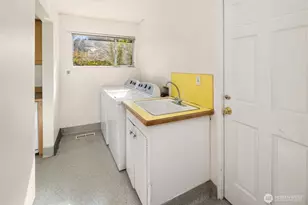 304 N Greenwood Dr, Shoreline, WA 98133 - Photo 9