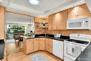9013 25th Ave NE, Seattle, WA 98115 - Photo 7