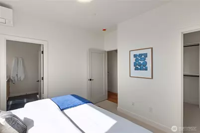 4469 Linden Avenue N, Seattle, WA 98103 - Photo 13