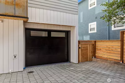 4469 Linden Avenue N, Seattle, WA 98103 - Photo 29