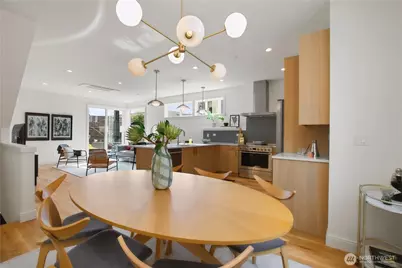 4469 Linden Avenue N, Seattle, WA 98103 - Photo 9