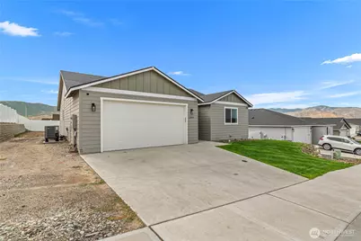 2330 Noah Street SE, East Wenatchee, WA 98802 - Photo 3