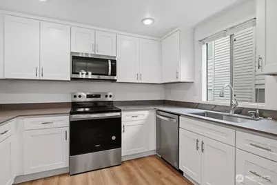 19433 28th Avenue NE #B, Lake Forest Park, WA 98155 - Photo 9