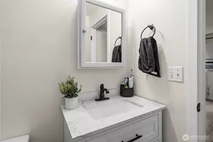 14301 1st Ave E, Tacoma, WA 98445 - Photo 15