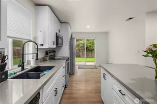 14301 1st Ave E, Tacoma, WA 98445 - Photo 9