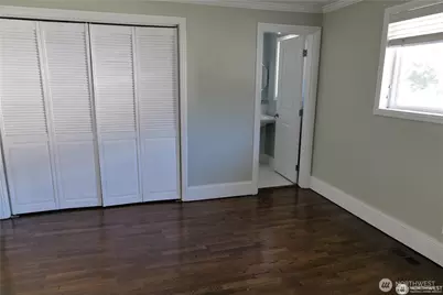 11602 SE 49th Street, Bellevue, WA 98006 - Photo 9