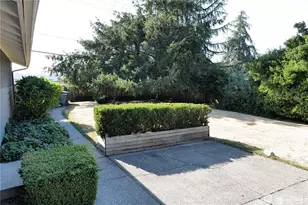 11602 SE 49th St, Bellevue, WA 98006 - Photo 19