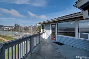 651 SE Bayshore Dr, Oak Harbor, WA 98277 - Photo 17