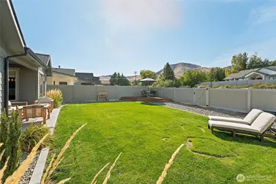 978 Racine Springs Drive, Wenatchee, WA 98801 - Photo 3
