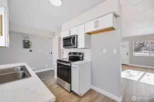 710 S Hawthorne Dr, Moses Lake, WA 98837 - Photo 9