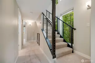 2524 Yale Ave. E., Seattle, WA 98102 - Photo 17