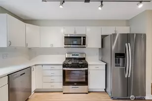 2524 Yale Ave. E., Seattle, WA 98102 - Photo 9