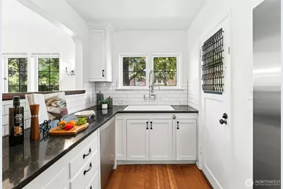 1516 E Republican Street #10, Seattle, WA 98112 - Photo 15