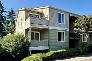 3233 NE 12th St, Renton, WA 98056 - Photo 1