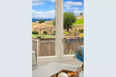 14220 SE 77th Street, Newcastle, WA 98059 - Photo 13