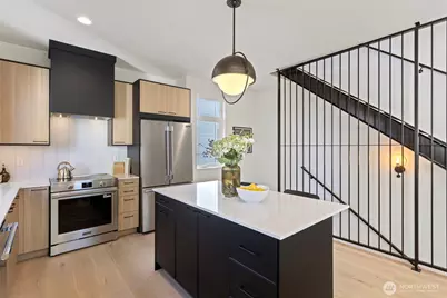 4434 Dayton Avenue N, Seattle, WA 98103 - Photo 11
