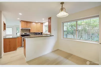 10248 NE 138th Place #B3, Kirkland, WA 98034 - Photo 7
