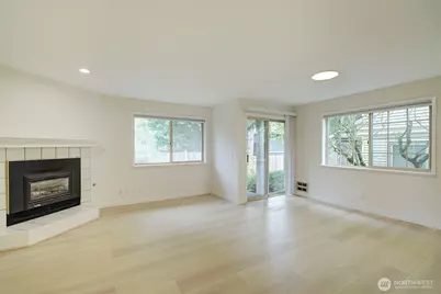 10248 NE 138th Place #B3, Kirkland, WA 98034 - Photo 9