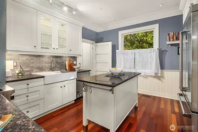 726 12th Avenue E, Seattle, WA 98102 - Photo 13