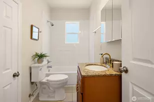 940 N 76th St, Seattle, WA 98103 - Photo 17