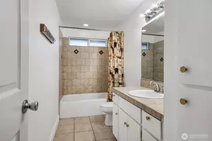 4501 W Tapps Dr E, Lake Tapps, WA 98391 - Photo 19