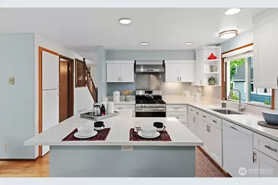 7548 Ravenna Avenue NE, Seattle, WA 98115 - Photo 13