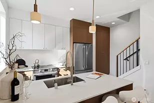 4328 Woodlawn Ave N, Seattle, WA 98103 - Photo 9