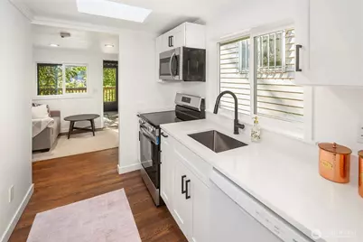 5429 Renton Avenue S, Seattle, WA 98118 - Photo 3