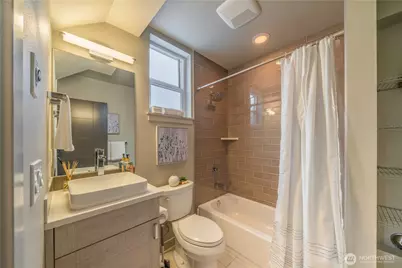6211 A 9th Avenue NE, Seattle, WA 98115 - Photo 17