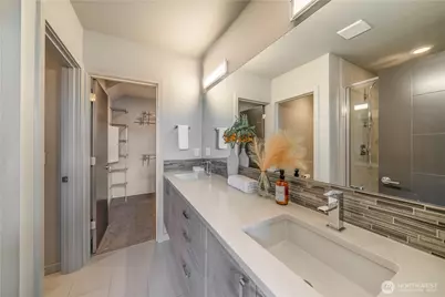 6211 A 9th Avenue NE, Seattle, WA 98115 - Photo 15