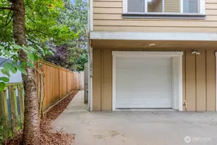 12041 33rd Ave NE, Seattle, WA 98125 - Photo 3