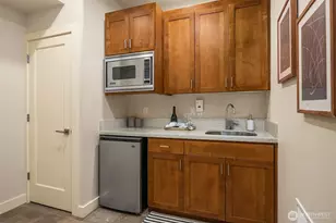 5770 Ashworth Ave N, Seattle, WA 98103 - Photo 37