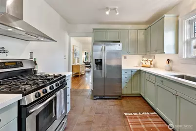 2305 NW 85th Street, Seattle, WA 98117 - Photo 11