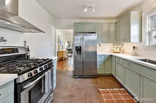 2305 NW 85th St, Seattle, WA 98117 - Photo 11