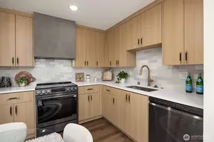 1502 N 100th St, Seattle, WA 98133 - Photo 3
