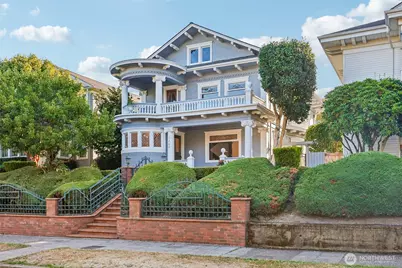 5260 16th Avenue NE, Seattle, WA 98105 - Photo 1
