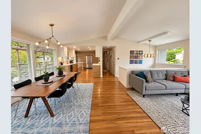 401 109th Avenue SE, Bellevue, WA 98004 - Photo 3