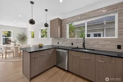 5520 Brooklyn Avenue NE, Seattle, WA 98105 - Photo 7