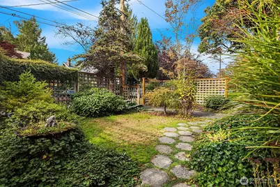 1960 26th Avenue E, Seattle, WA 98112 - Photo 3