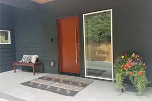 10030 37th Ave SW, Seattle, WA 98146 - Photo 3
