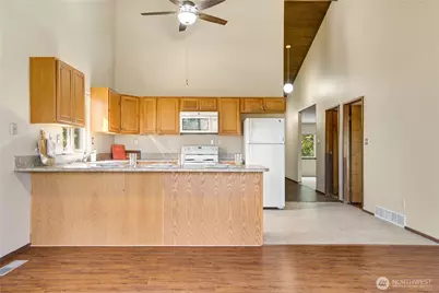 3023 Bridgeport Way W #B, University Place, WA 98466 - Photo 9